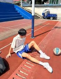 莫斯克拉在对阵小蜜蜂的比赛中伤退，阿森纳后防3人受伤